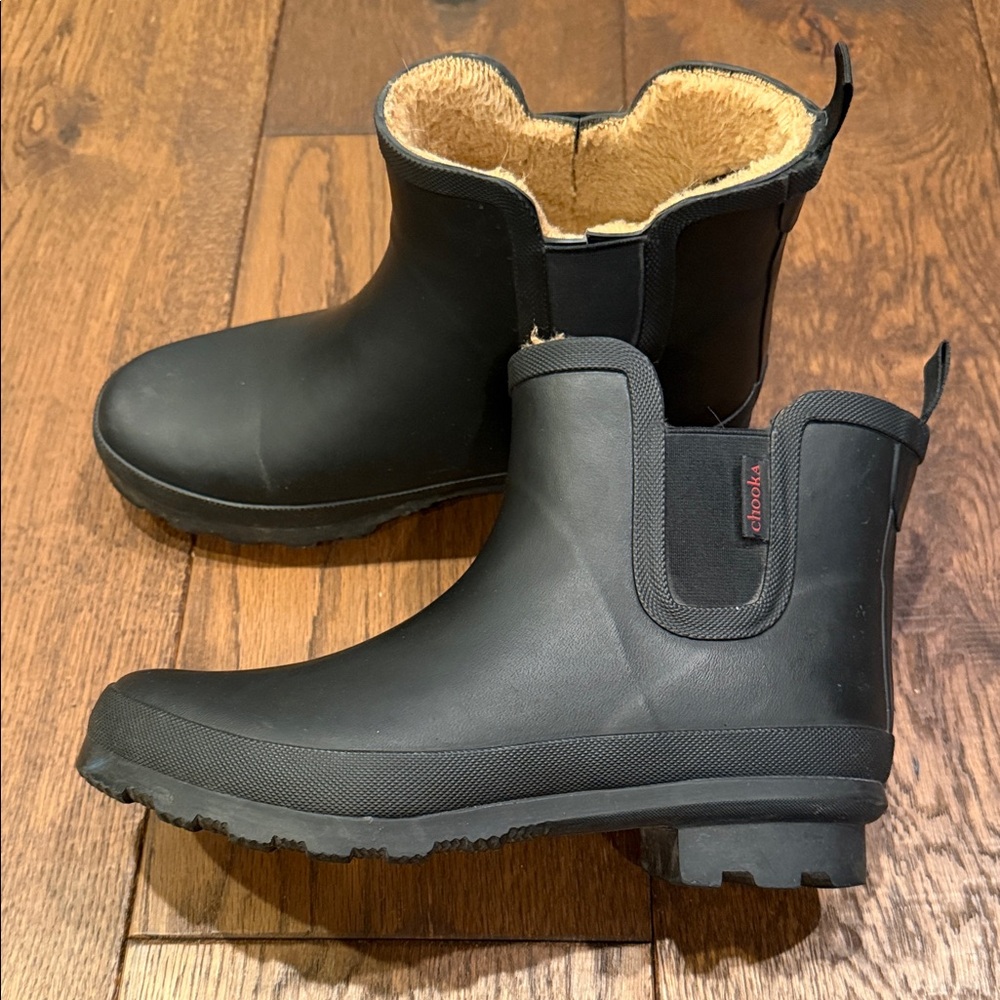 Chooka Black Plush Chelsea Ankle Waterproof Boots with Cozy Lining, size 8